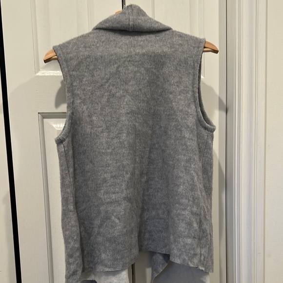 Dylan by Anthropologie Gray Sleeveless Women's Sweater Size M EUC - Picture 3 of 4